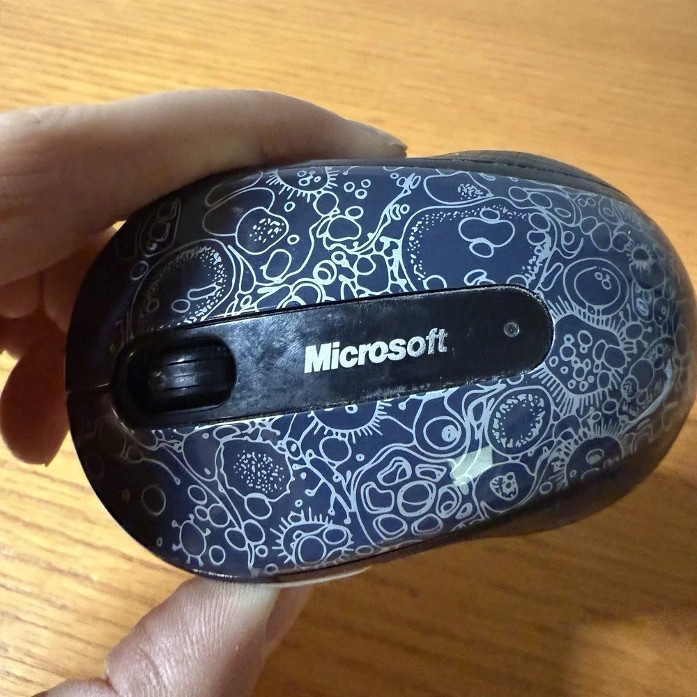 Microsoft Wireless Mobile Mouse 4000 Model 1383 USB 4-way Scroll Wheel NO DONGLE
